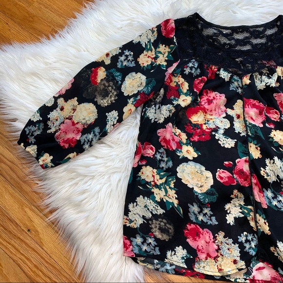 Skies Are Blue Silky Lace Floral Flowing Blouse - Picture 2 of 11